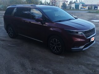 2022 Kia Carnival IV, красный, 3970000 рублей, вид 2
