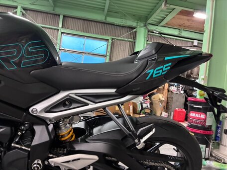 2026 Triumph Street Triple, серый, 1250000 рублей, вид 5