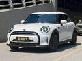 2023 Mini Hatch One III (F55/F56) Рестайлинг 2, белый, 2148400 рублей