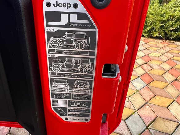 2025 Jeep Wrangler 4xe IV (JL) Рестайлинг, красный, 6950000 рублей - вид 18