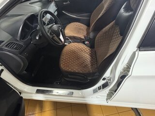 2014 Hyundai Solaris I Рестайлинг, белый, 900000 рублей, вид 4