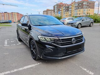 2021 Volkswagen Polo VI, чёрный, 1749000 рублей, вид 2
