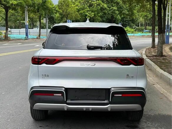 2025 BYD Yuan Up 45.12 kWh, серебристый, 1650000 рублей - вид 4