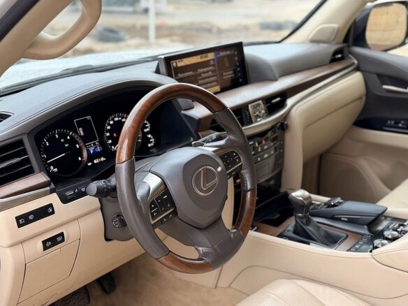 2016 Lexus LX 450d III Рестайлинг 2, белый, 6700000 рублей - вид 6