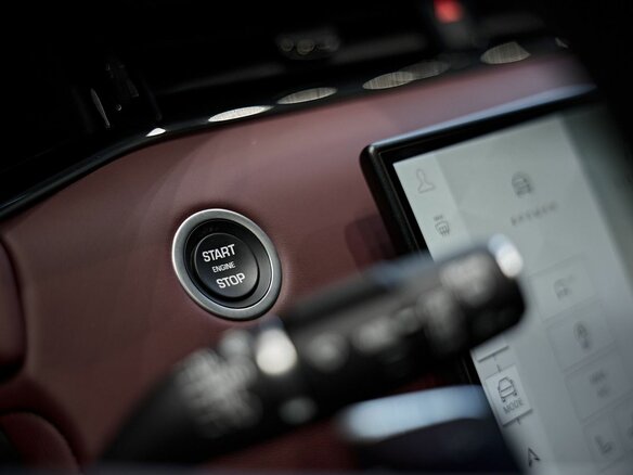 2025 Land Rover Range Rover Evoque II Рестайлинг, серый, 6949000 рублей - вид 28