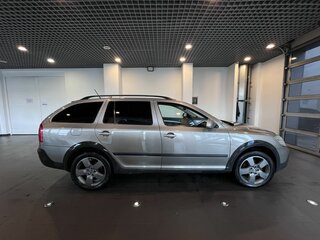 2011 Skoda Octavia Scout II (A5) Рестайлинг, серый, 1080000 рублей, вид 2