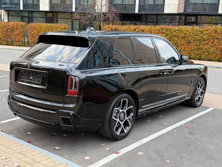 2026 Rolls-Royce Cullinan Black Badge I Рестайлинг (Series II), чёрный, 59850000 рублей, вид 5