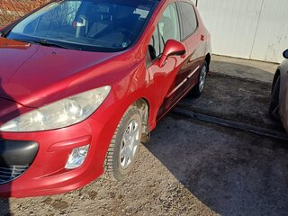 2008 Peugeot 308 I, красный, 300000 рублей, вид 1