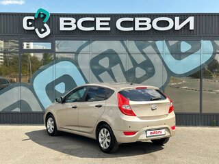 2013 Hyundai Solaris I, бежевый, 770000 рублей, вид 3