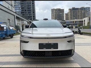 2026 Toyota bZ3X 58.3 kWh, серебристый, 2840000 рублей, вид 2