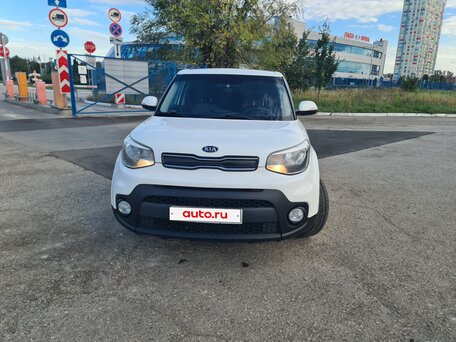 2017 Kia Soul II Рестайлинг, белый, 1250000 рублей, вид 2