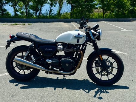 2018 Triumph Street Twin, белый, 540000 рублей, вид 2