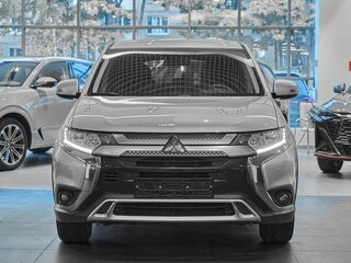 2019 Mitsubishi Outlander III Рестайлинг 3, серебристый, 1599000 рублей, вид 2