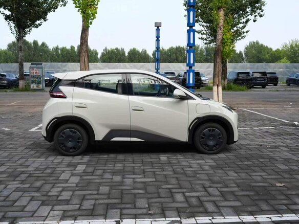 2025 BYD Seagull 38.88 kWh I Рестайлинг, белый, 1380000 рублей - вид 3