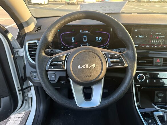 2023 Kia Seltos I Рестайлинг, белый, 1950000 рублей - вид 12