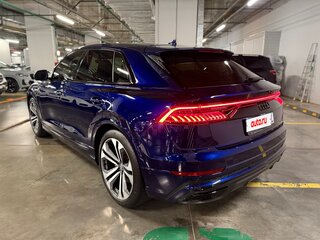 2020 Audi Q8 55 TFSI I (4M), синий, 6990000 рублей, вид 2
