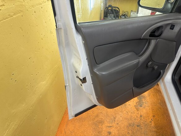 2003 Ford Focus I (North America), белый, 269000 рублей - вид 14
