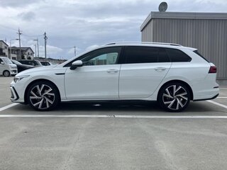 2023 Volkswagen Golf VIII, белый, 1650000 рублей, вид 2