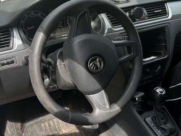 2019 Skoda Rapid I Рестайлинг, белый, 800000 рублей - вид 6
