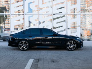 2024 BMW 5 серии 530i xDrive VIII (G60/G61/G68), синий, 7630000 рублей, вид 5