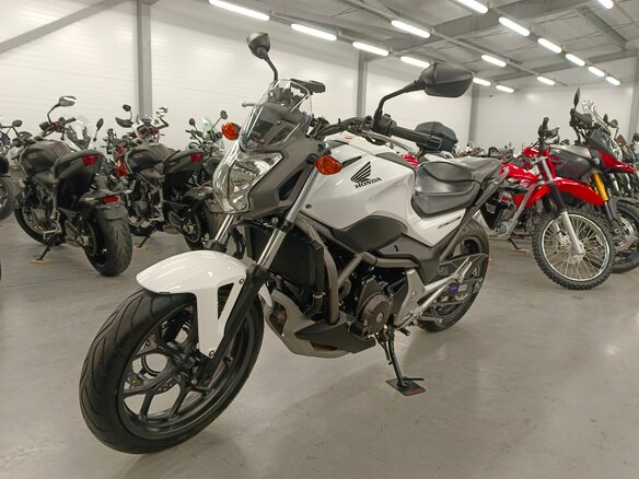 2013 Honda NC 700S, белый, 450000 рублей - вид 4