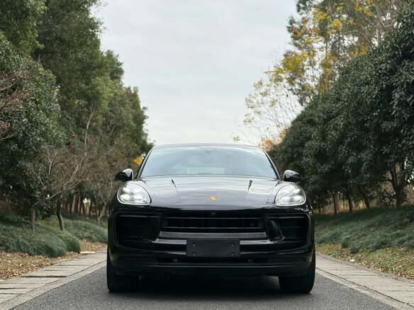 2023 Porsche Macan I Рестайлинг 2, чёрный, 6800000 рублей - вид 1