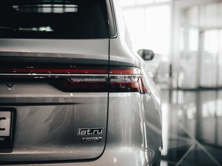 2026 Geely Monjaro I, серебристый, 4899990 рублей, вид 4