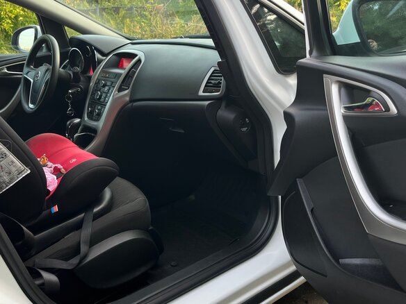 2011 Opel Astra J, белый - вид 12