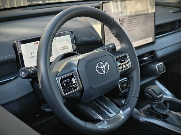 2026 Toyota RAV4 VI (XA60), чёрный - вид 15