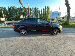 2014 Volkswagen Polo V, чёрный, 700000 рублей, вид 3