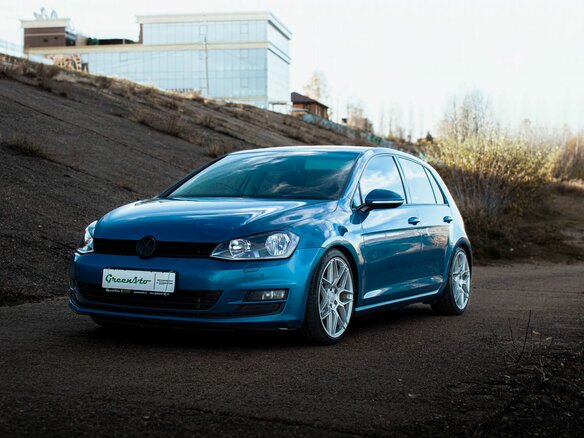 2013 Volkswagen Golf VII, голубой, 990000 рублей - вид 1
