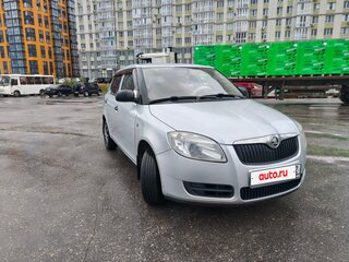 2010 Skoda Fabia II Рестайлинг, серебристый, 389000 рублей, вид 2