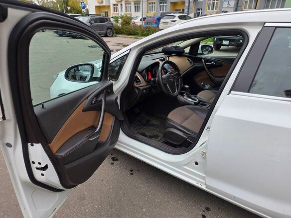 2013 Opel Astra J Рестайлинг, белый, 960000 рублей - вид 6
