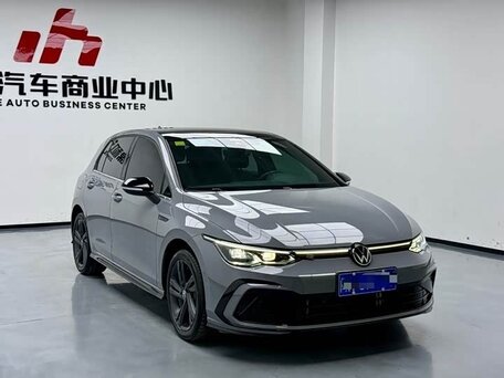 2023 Volkswagen Golf VIII, серый, 1950000 рублей, вид 1