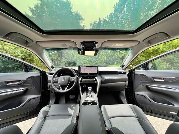 2022 Toyota Venza II, чёрный, 4102000 рублей - вид 15