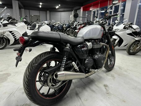 2016 Triumph Street Twin, серебристый, 590000 рублей, вид 2
