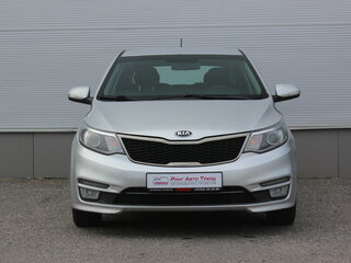 2015 Kia Rio 6-speed III, серебристый, 747000 рублей, вид 3
