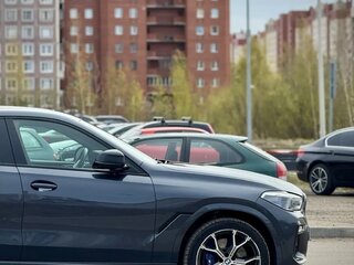 2021 BMW X6 40d III (G06), серый, 8500000 рублей, вид 4