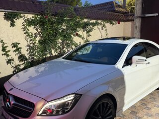 2017 Mercedes-Benz CLS 400 II (C218) Рестайлинг, белый, 2500000 рублей, вид 1