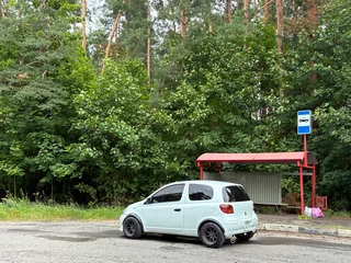 2002 Toyota Vitz I (P10), белый, 270000 рублей, вид 3