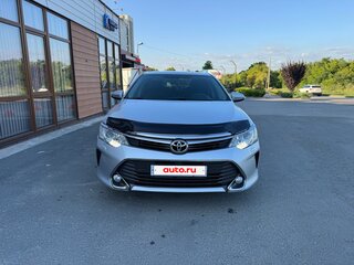 2015 Toyota Camry VII (XV50) Рестайлинг, серебристый, 2100000 рублей, вид 2