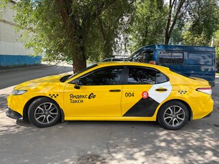 2021 Toyota Camry VIII (XV70), жёлтый, 1650000 рублей, вид 4