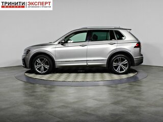 2020 Volkswagen Tiguan II, серебристый, 3097000 рублей, вид 2