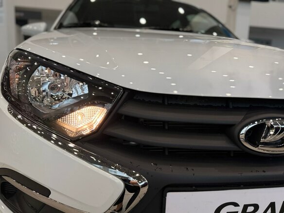 2026 Lada (ВАЗ) Granta I Рестайлинг, белый - вид 18