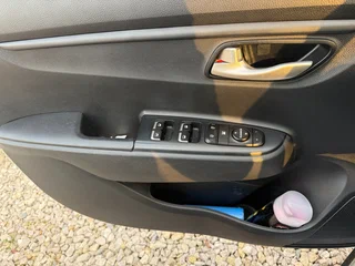 2019 Kia Rio X-Line IV, серебристый, 1700000 рублей, вид 4