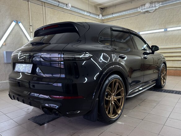 2020 Porsche Cayenne III, чёрный, 7500000 рублей - вид 3