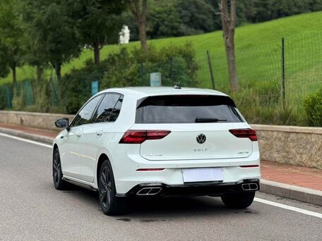 2022 Volkswagen Golf VIII, белый, 2000002 рублей, вид 4