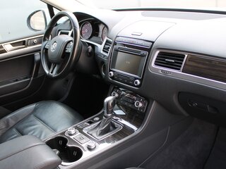 2015 Volkswagen Touareg II Рестайлинг, белый, 2700000 рублей, вид 3