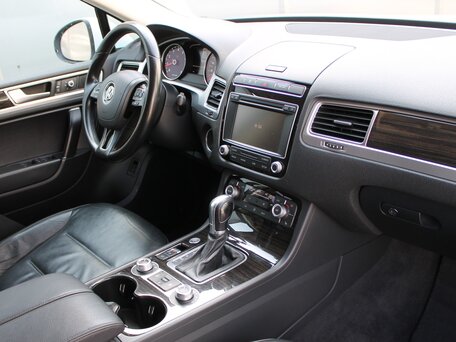 2015 Volkswagen Touareg II Рестайлинг, белый, 2450000 рублей, вид 3