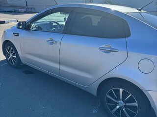 2013 Kia Rio 5-speed III, серебристый, 850000 рублей, вид 5
